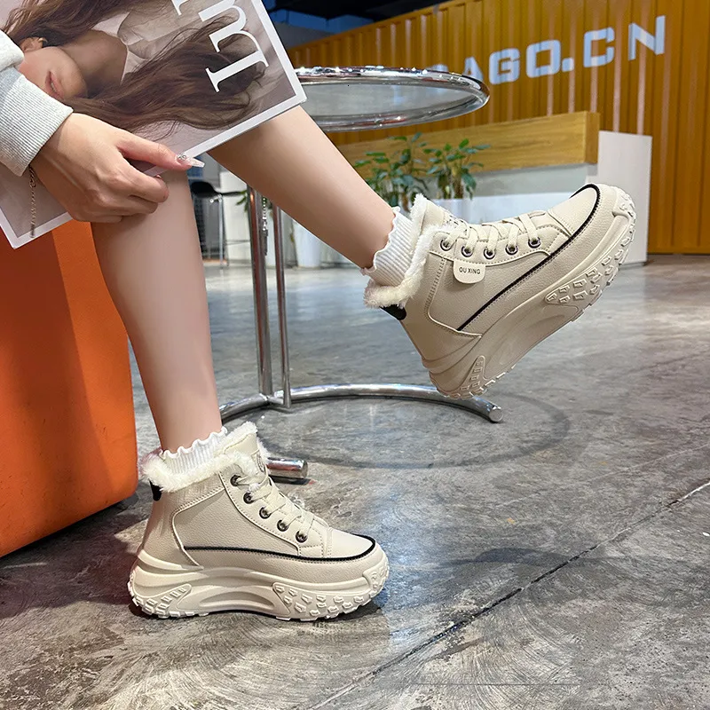 2024 Diseñador High Top Women's 2024 New Winter con zapatos deportivos lujosos y engrosados, zapatos de algodón calientes c