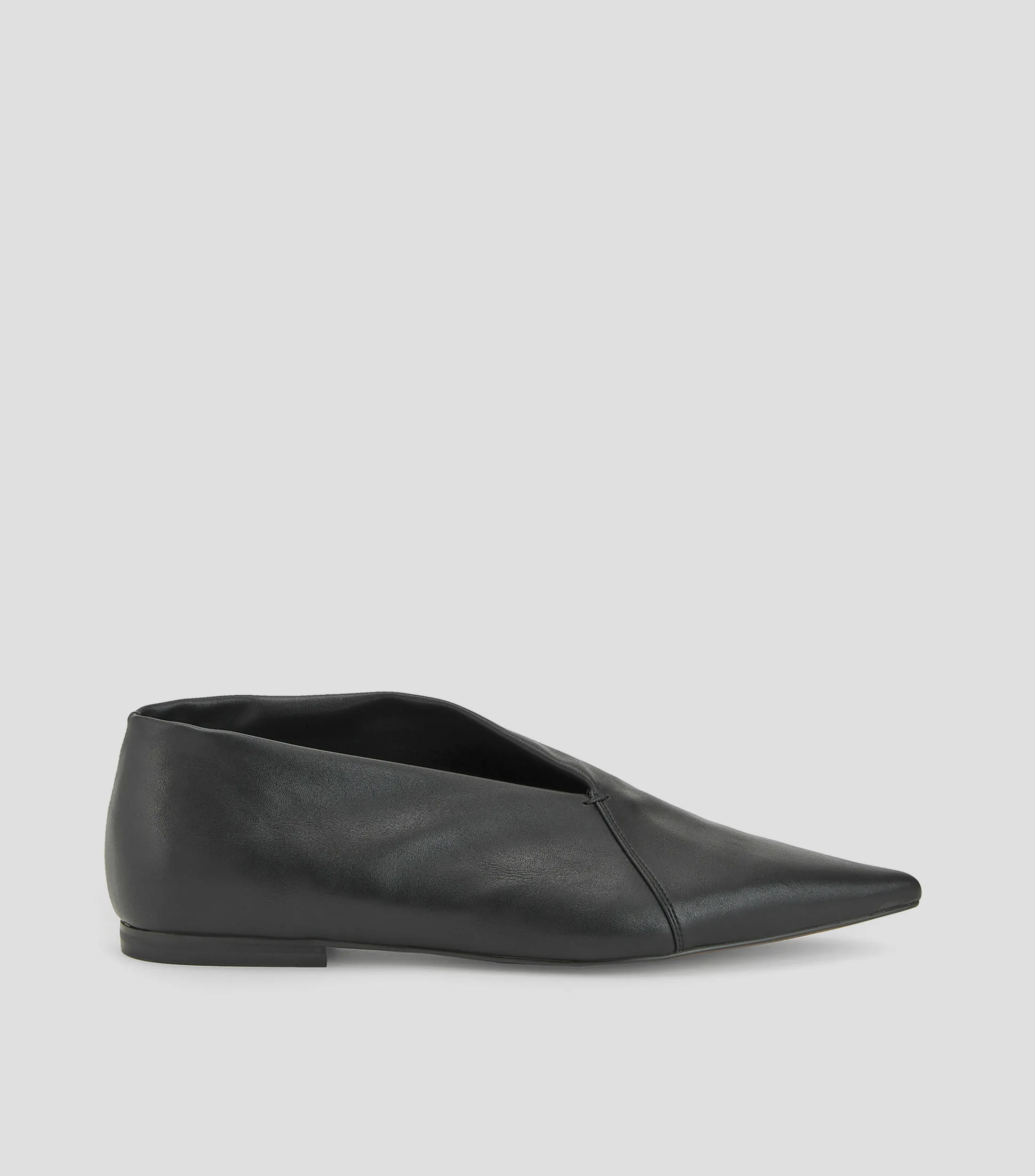 Adolfo Dominguez Zapatos Slip on con punta afilada Mujer