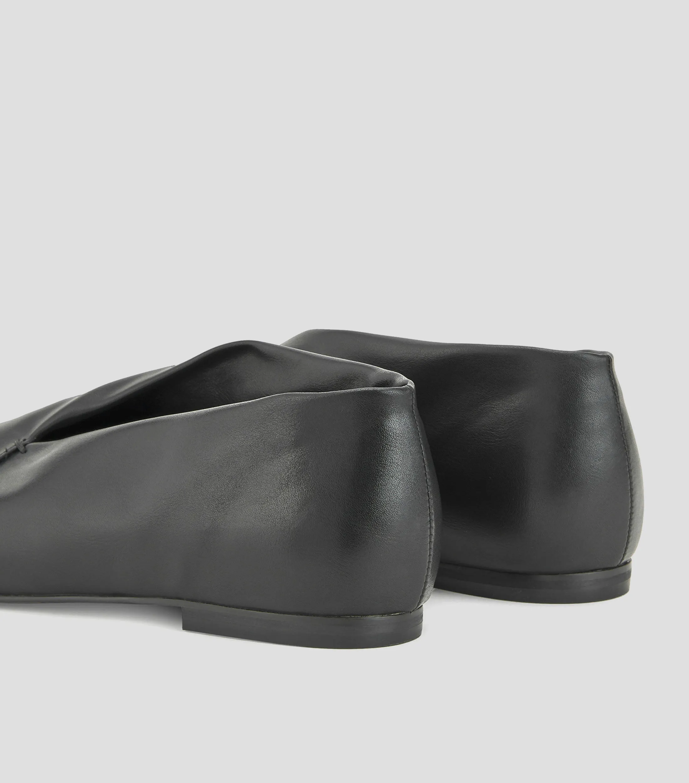 Adolfo Dominguez Zapatos Slip on con punta afilada Mujer