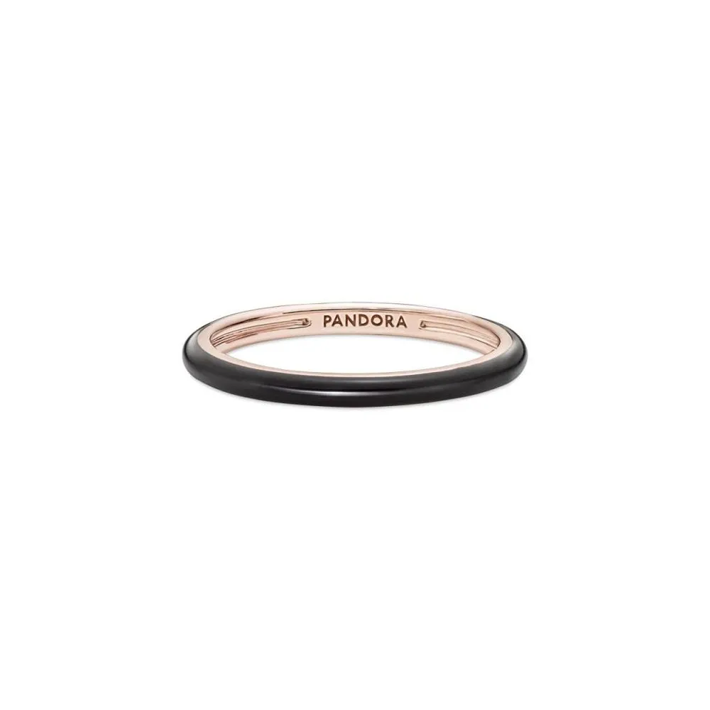Anillo con un recubrimiento en oro rosa de 14k Esmalte Negro Pandora ME
