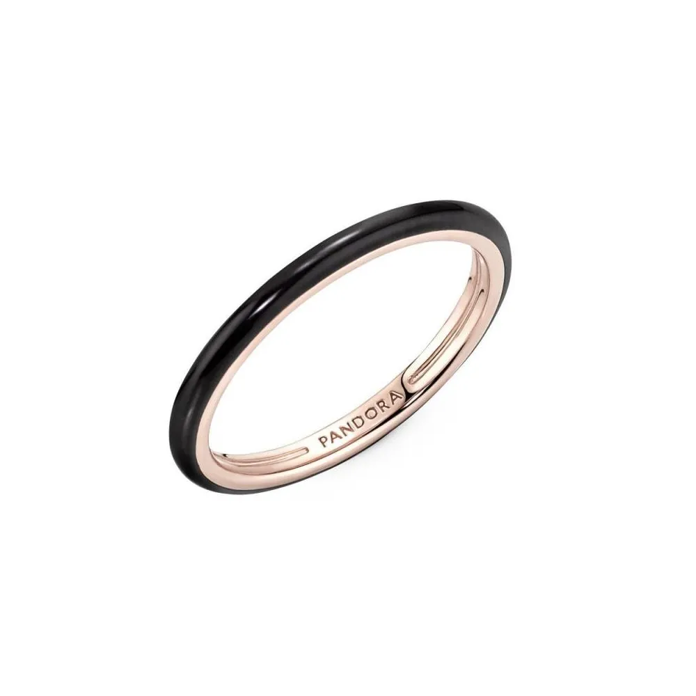 Anillo con un recubrimiento en oro rosa de 14k Esmalte Negro Pandora ME
