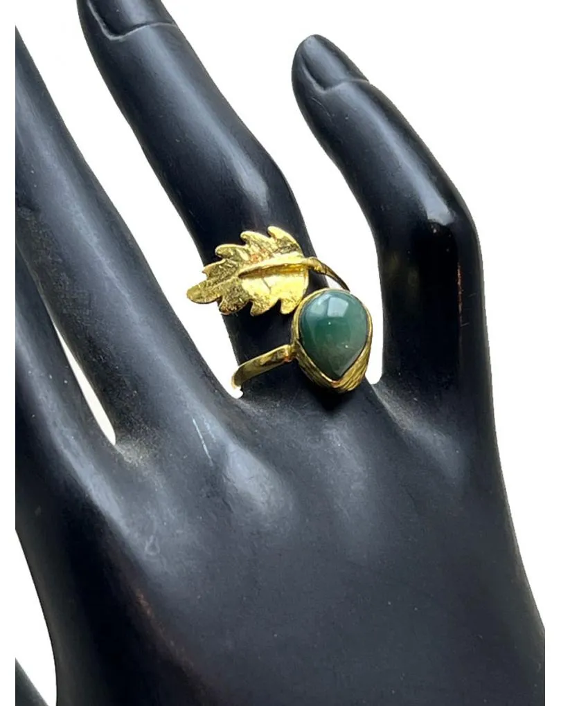 ANILLO MUJER CON ÁGATA CIAN OSCURO Y HOJITA BAÑADO EN ORO DE ALTA BISUTERÍA