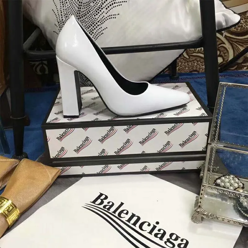 BALENCIAGA ZAPATOS DE MUJER ZAPATOS DE TACóN DE PIEL DE BECERRO ESMALTADA CON PUNTA REDONDA TACóN DE 110 MMBLANCO