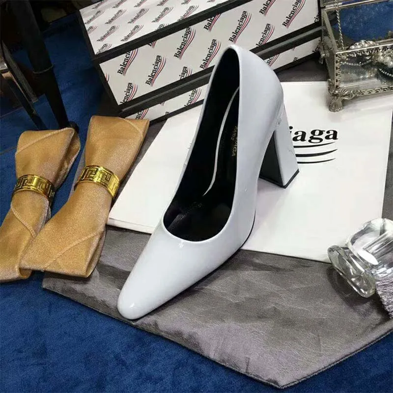 BALENCIAGA ZAPATOS DE MUJER ZAPATOS DE TACóN DE PIEL DE BECERRO ESMALTADA CON PUNTA REDONDA TACóN DE 110 MMBLANCO