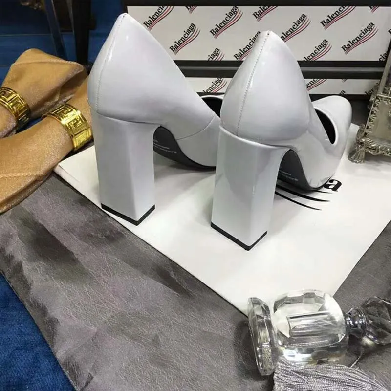 BALENCIAGA ZAPATOS DE MUJER ZAPATOS DE TACóN DE PIEL DE BECERRO ESMALTADA CON PUNTA REDONDA TACóN DE 110 MMBLANCO