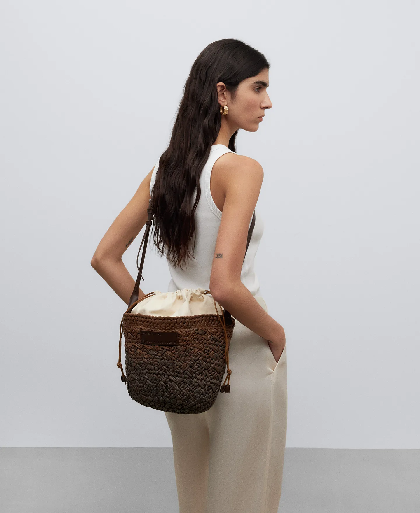 Bandolera mediana trenzada papel mujer