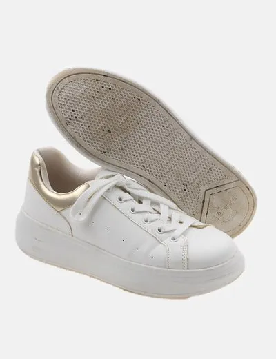 Bershka Zapatilla blanca cordones