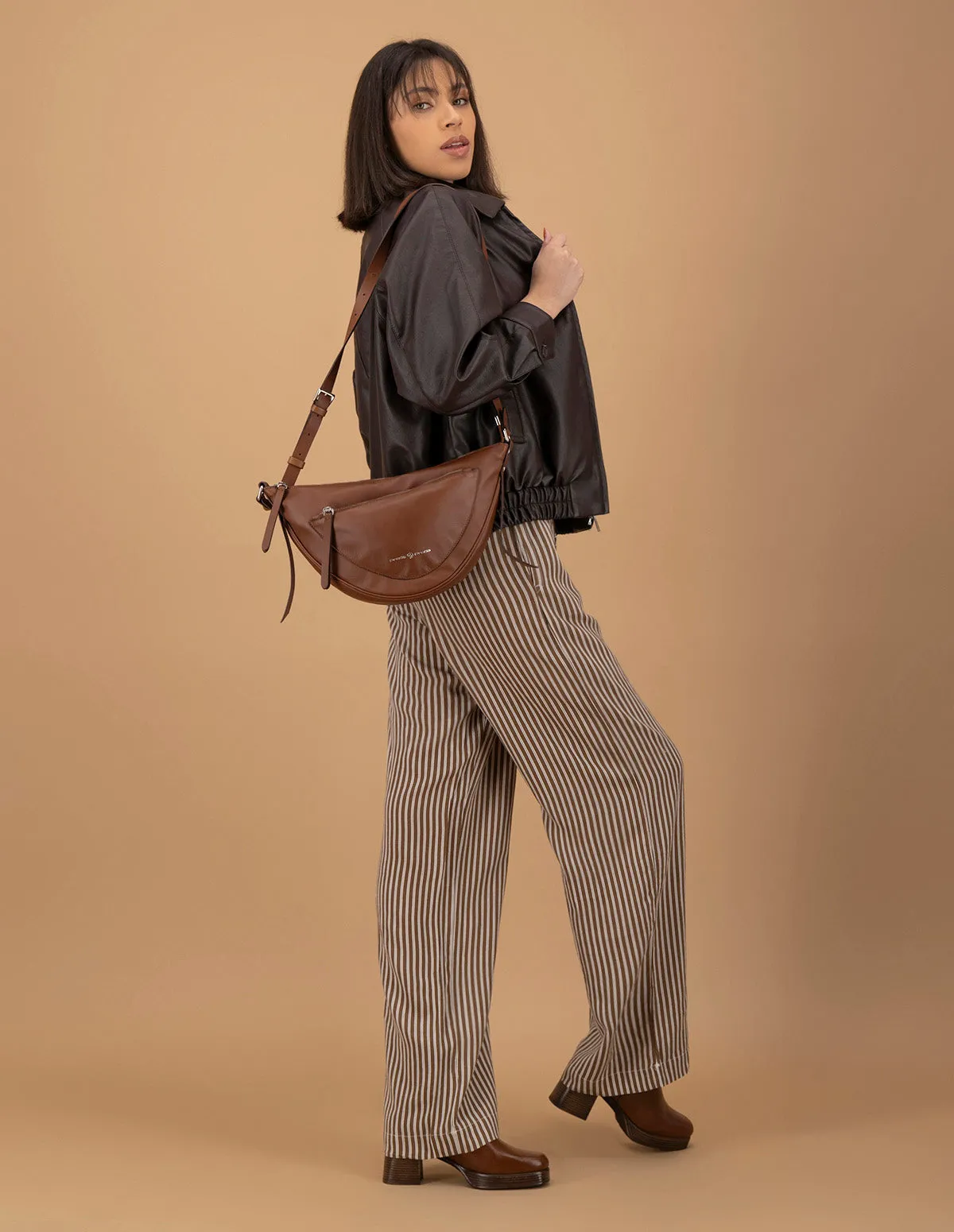 Bolso bandolera de piel color caoba para mujer