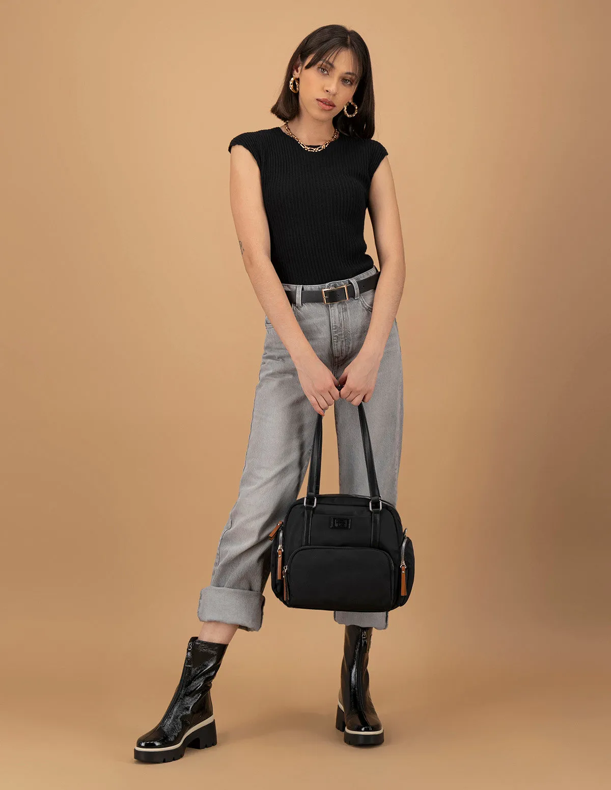 Bolso bowling de nylon color negro para mujer