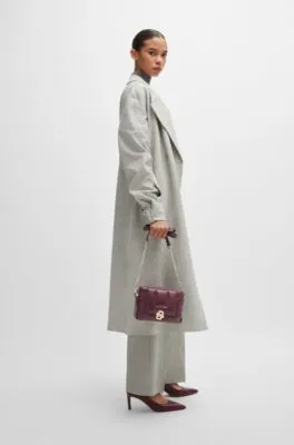 Bolso cruzado guateado con monograma Double B metálico