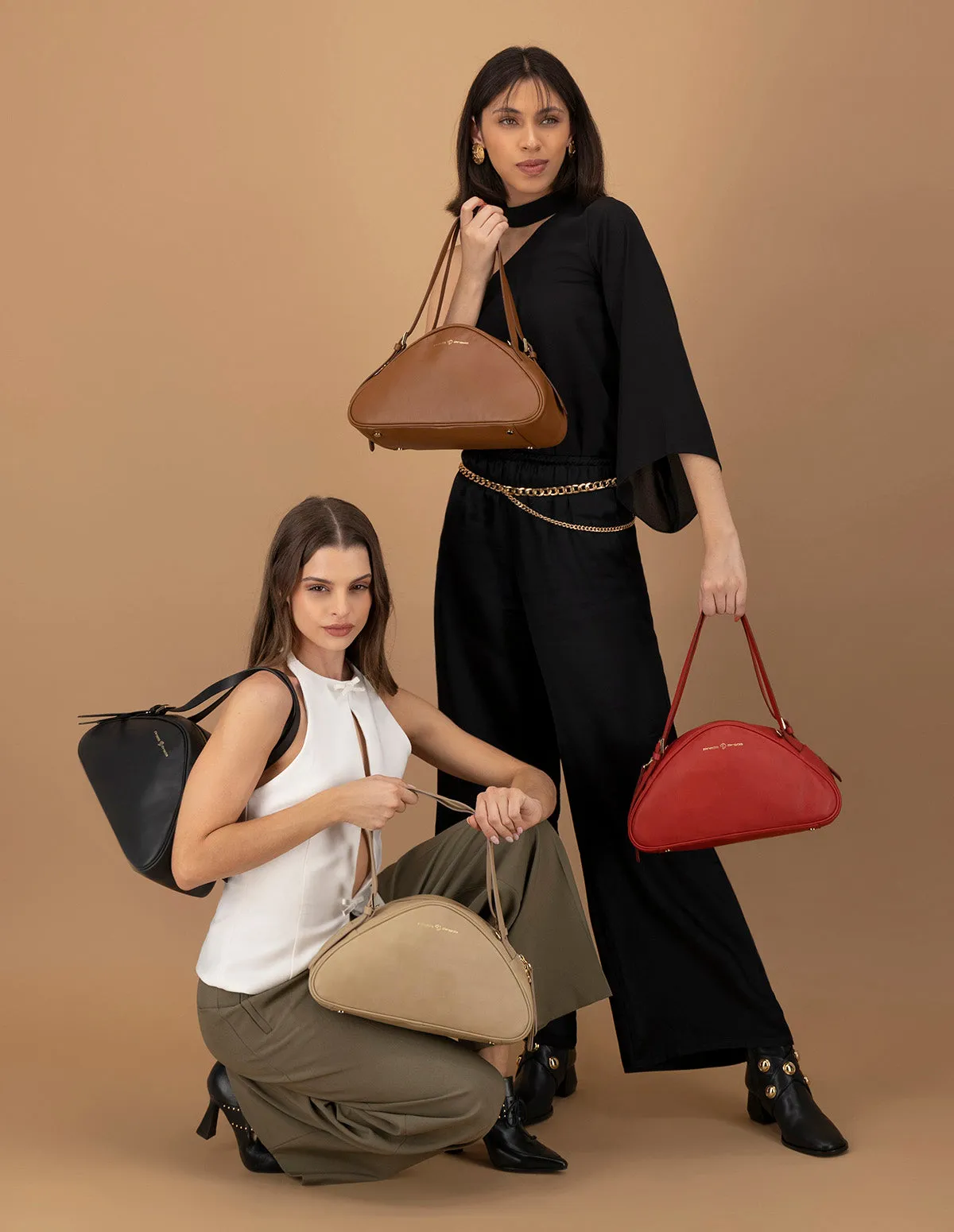 Bolso trapecio de piel color negro para mujer