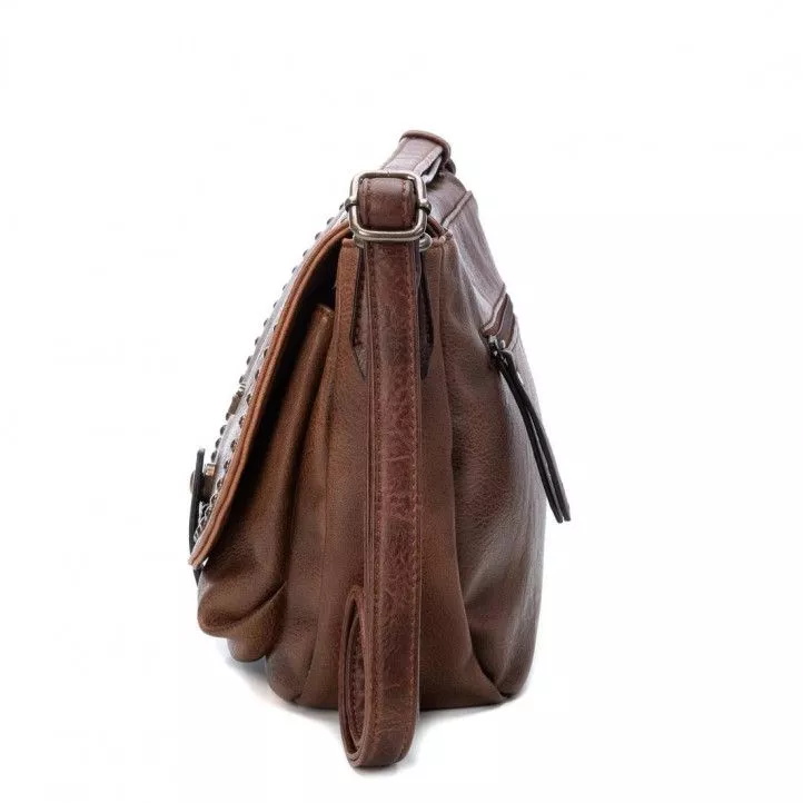 bolsos Xti marrón con tachuelas