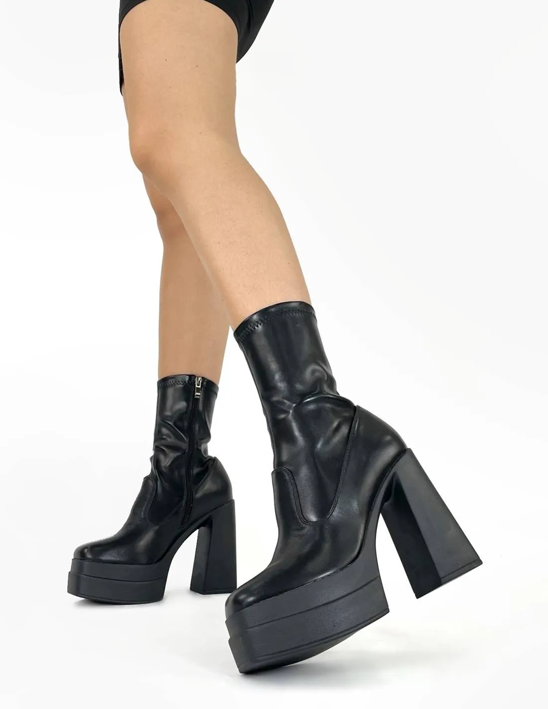 Botin con doble plataforma negro caña elastica