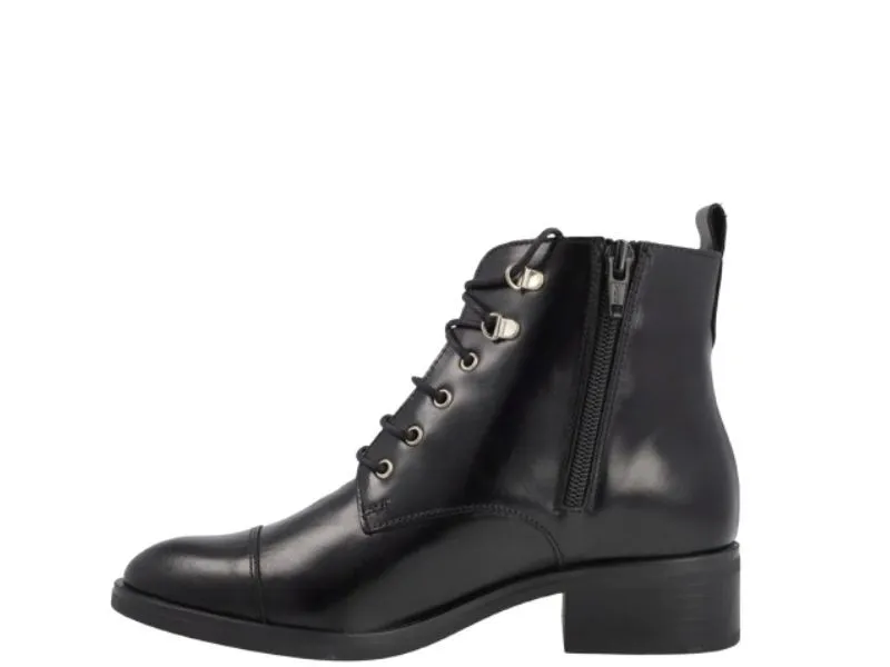BOTIN DE PIEL CON CORDONES FUNCHAL EN COLOR NEGRO 36001