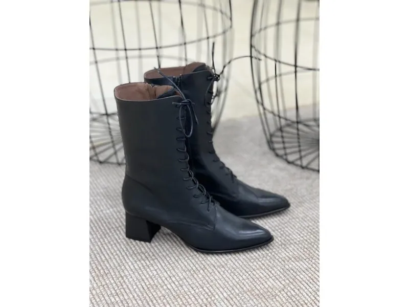 BOTÍN DE TACÓN CON CORDONES R5271 RAGAZZA CALZADOS ROLDAN EN COLOR AZUL O NEGRO