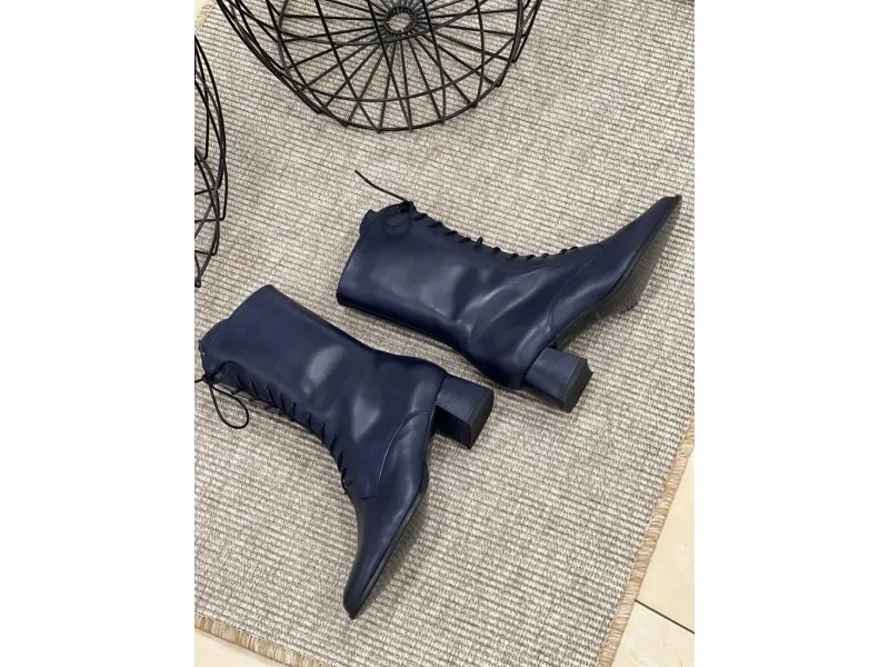 BOTÍN DE TACÓN CON CORDONES R5271 RAGAZZA CALZADOS ROLDAN EN COLOR AZUL O NEGRO