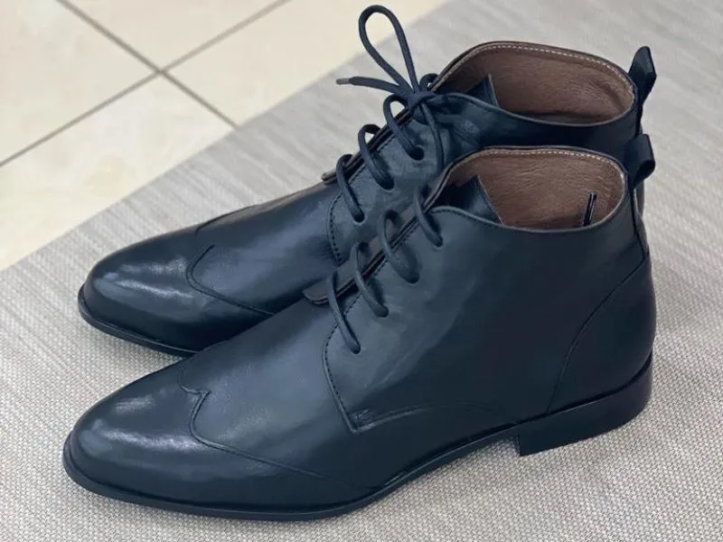 BOTÍN PLANO DE PIEL CON CORDONES CALZADOS ROLDAN EN COLOR NEGRO 3881