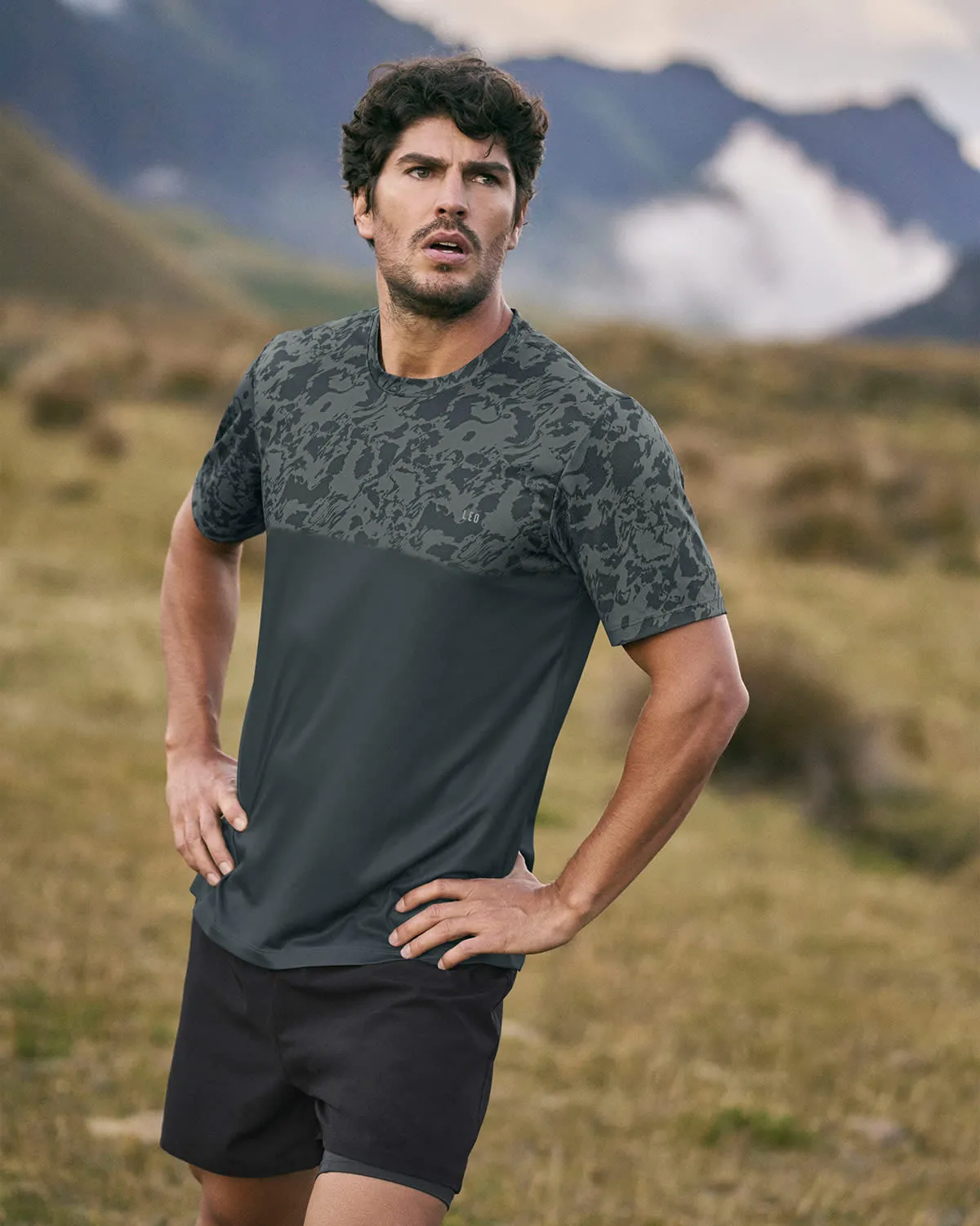 Camiseta deportiva masculina con tecnología de secado rápido