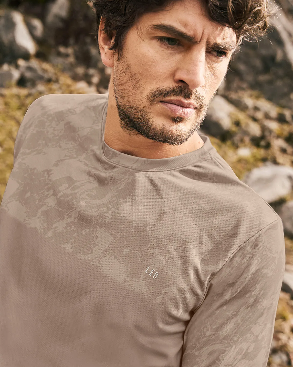 Camiseta deportiva masculina con tecnología de secado rápido