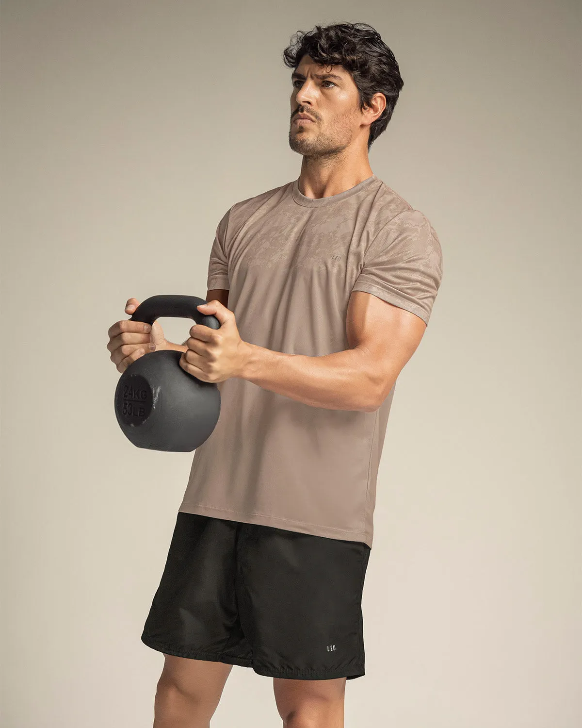 Camiseta deportiva masculina con tecnología de secado rápido