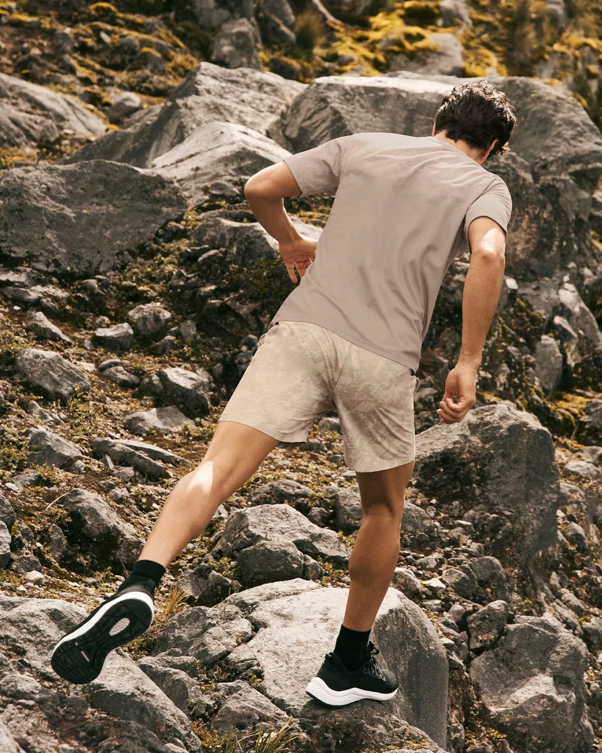 Camiseta deportiva masculina con tecnología de secado rápido