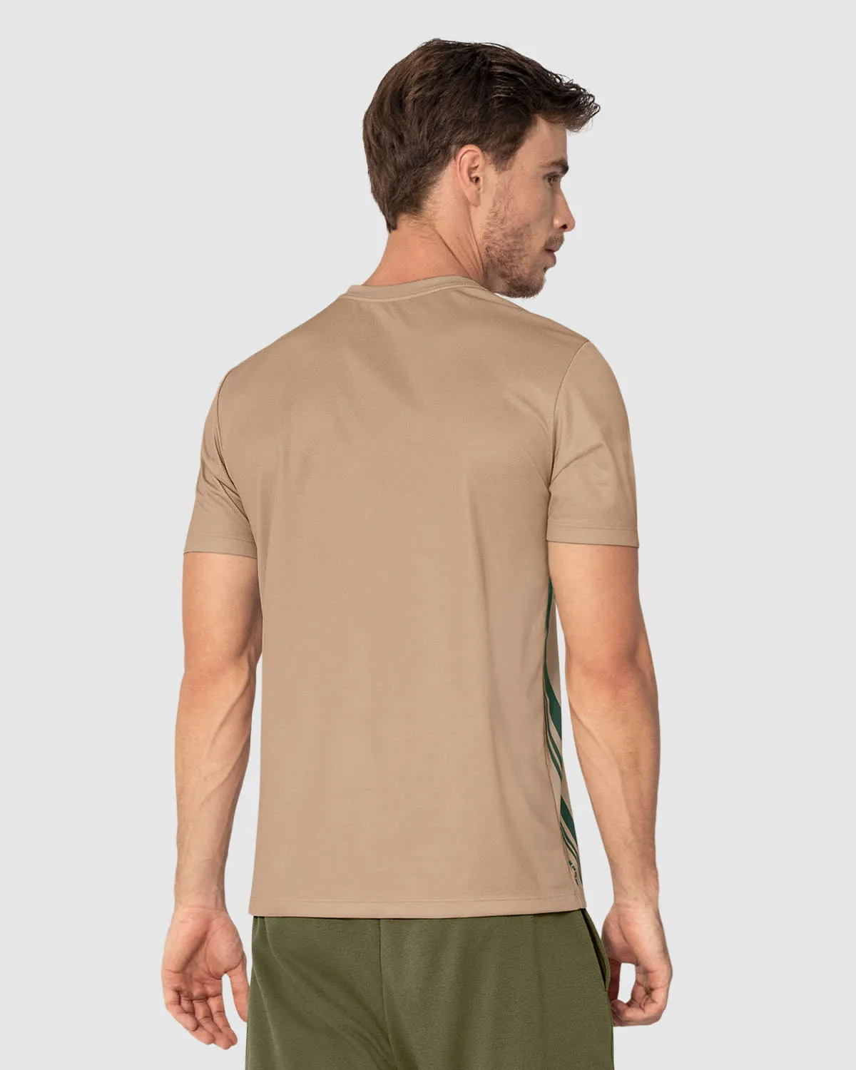 Camiseta deportiva masculina con tecnología de secado rápido