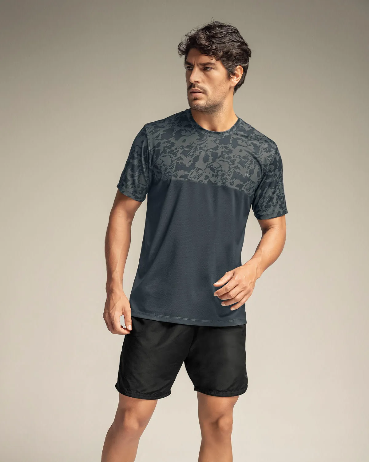 Camiseta deportiva masculina con tecnología de secado rápido