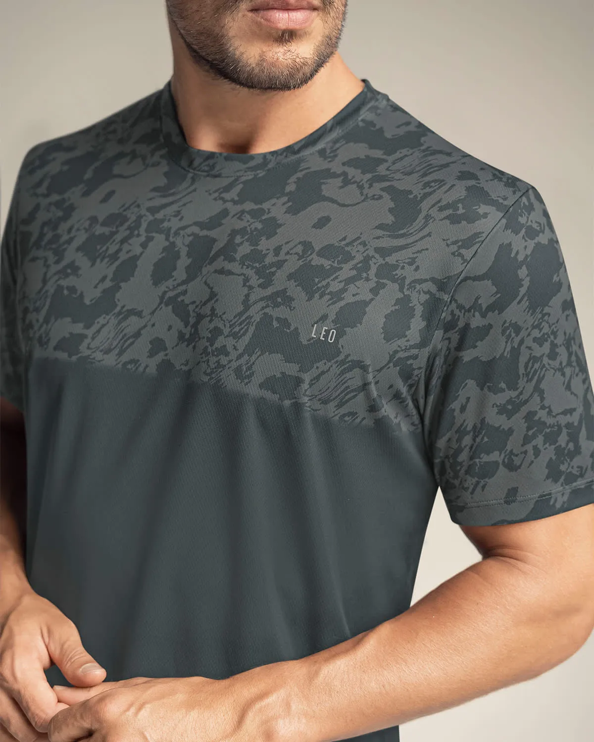 Camiseta deportiva masculina con tecnología de secado rápido