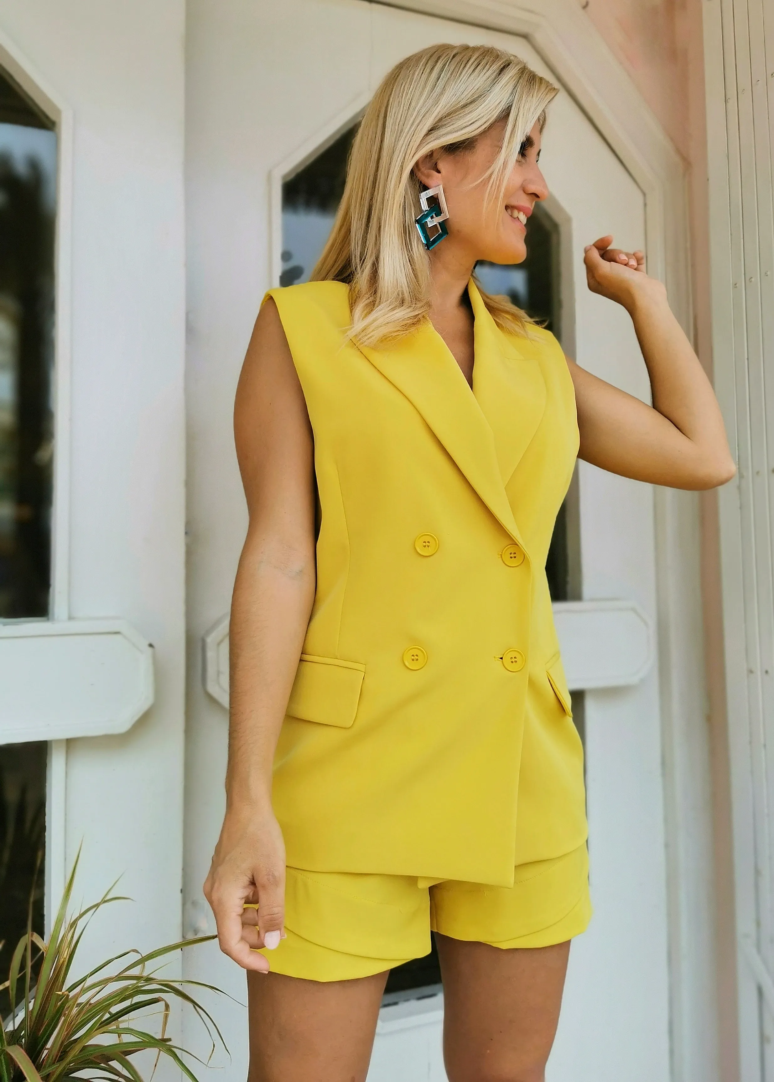 Chaleco amarillo traje