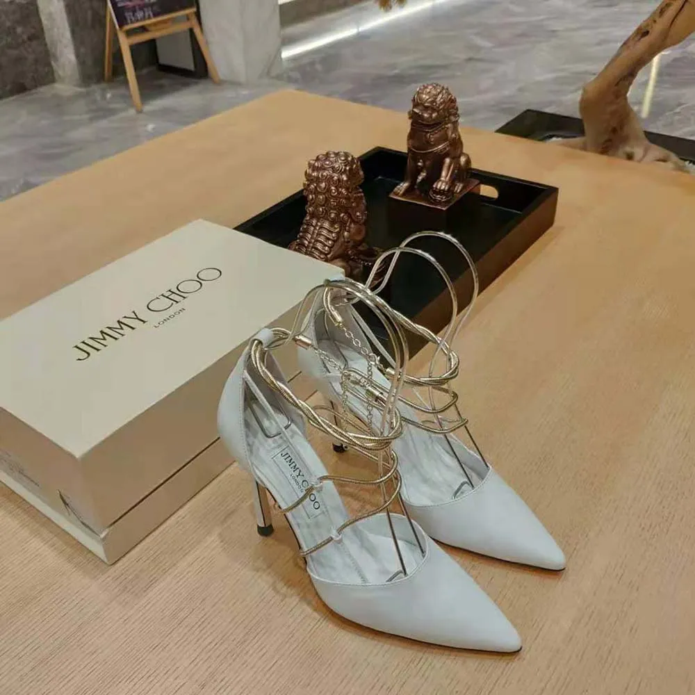 Jimmy Choo Zapatos de salón Olesia 95 Latte Nappa con cadenas doradas para mujer