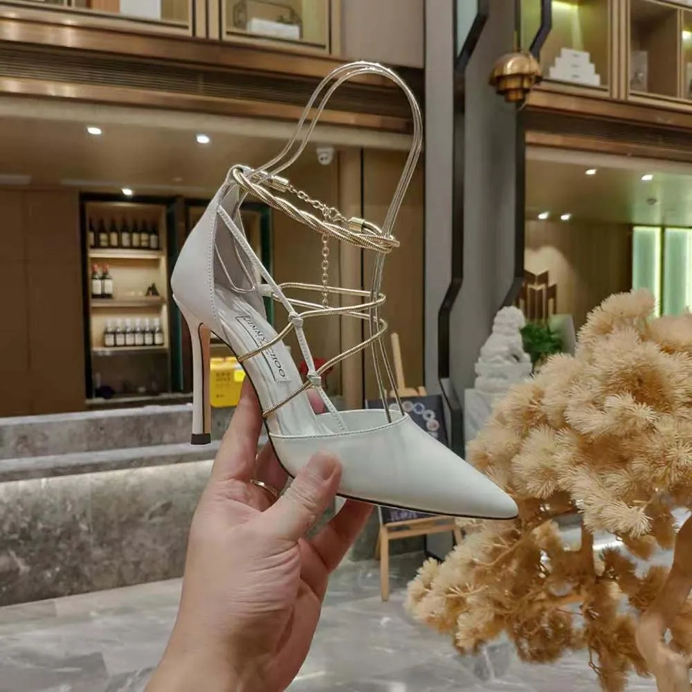 Jimmy Choo Zapatos de salón Olesia 95 Latte Nappa con cadenas doradas para mujer