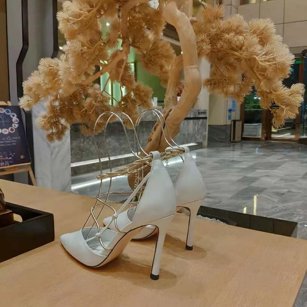 Jimmy Choo Zapatos de salón Olesia 95 Latte Nappa con cadenas doradas para mujer
