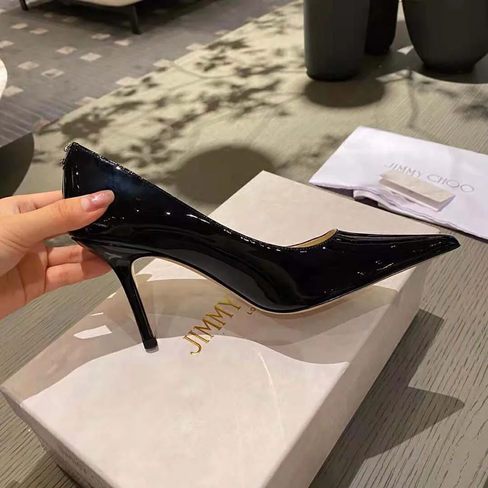 Jimmy Choo Zapatos de tacón con punta en punta de charol negro Love 100 para mujer con emblema JC