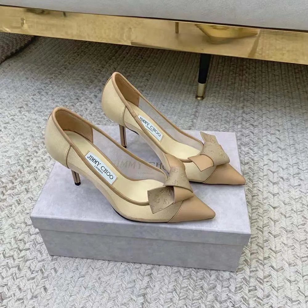 Jimmy Choo Zapatos de tacón de malla color caramelo Lani 100 para mujer con lazo de cuero con monograma JC
