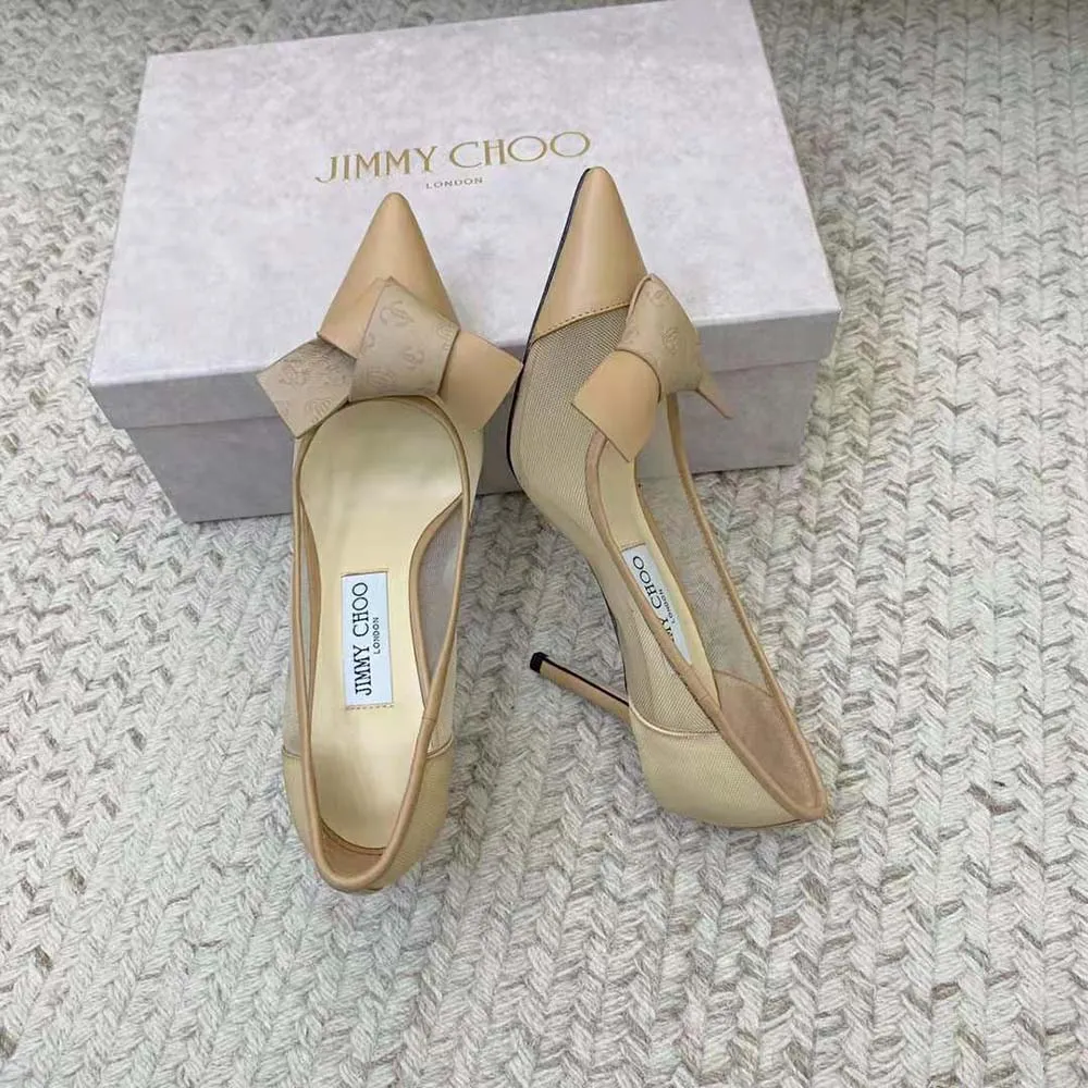 Jimmy Choo Zapatos de tacón de malla color caramelo Lani 100 para mujer con lazo de cuero con monograma JC