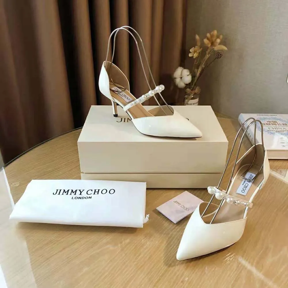 Jimmy Choo Zapatos de tacón en punta Aurelie 85 Latte de charol con adorno de perlas para mujer