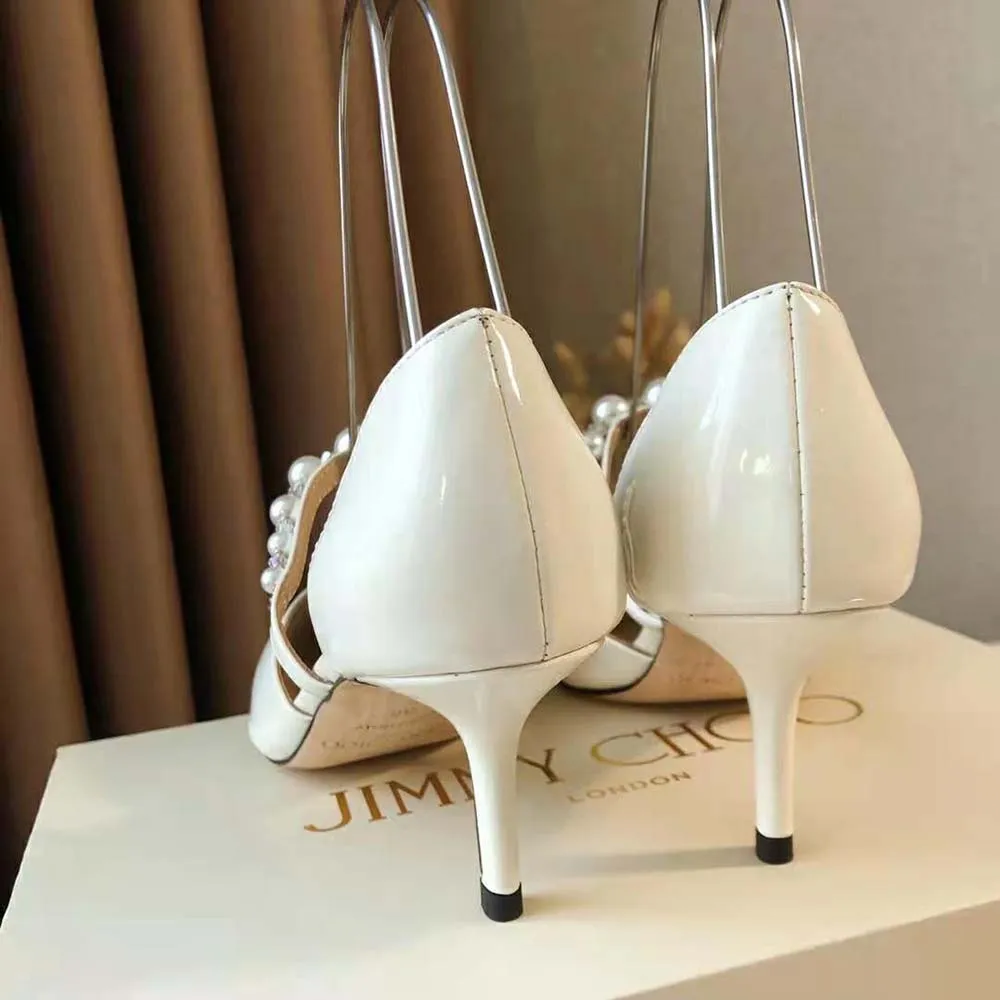Jimmy Choo Zapatos de tacón en punta Aurelie 85 Latte de charol con adorno de perlas para mujer