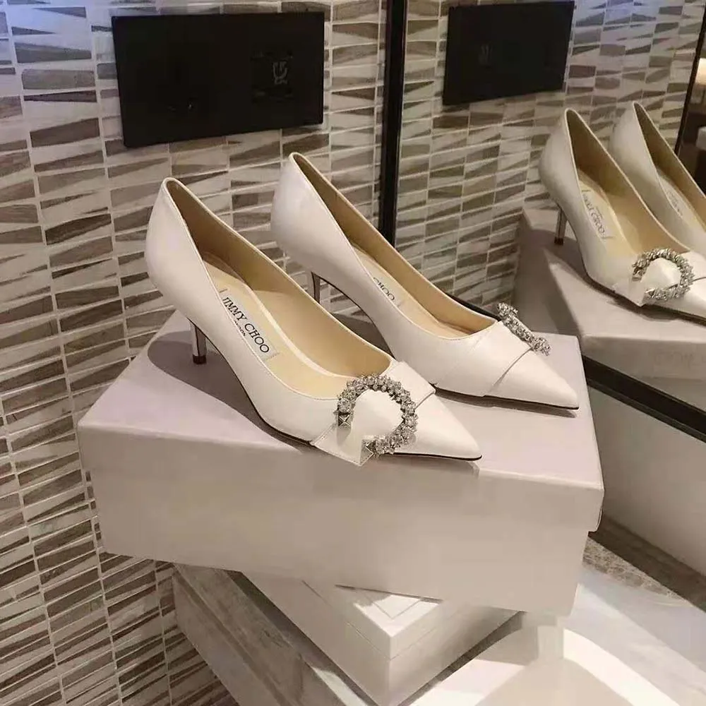 Jimmy Choo Zapatos de tacón Saresa 65 Latte de piel de napa con adornos de cristal para mujer