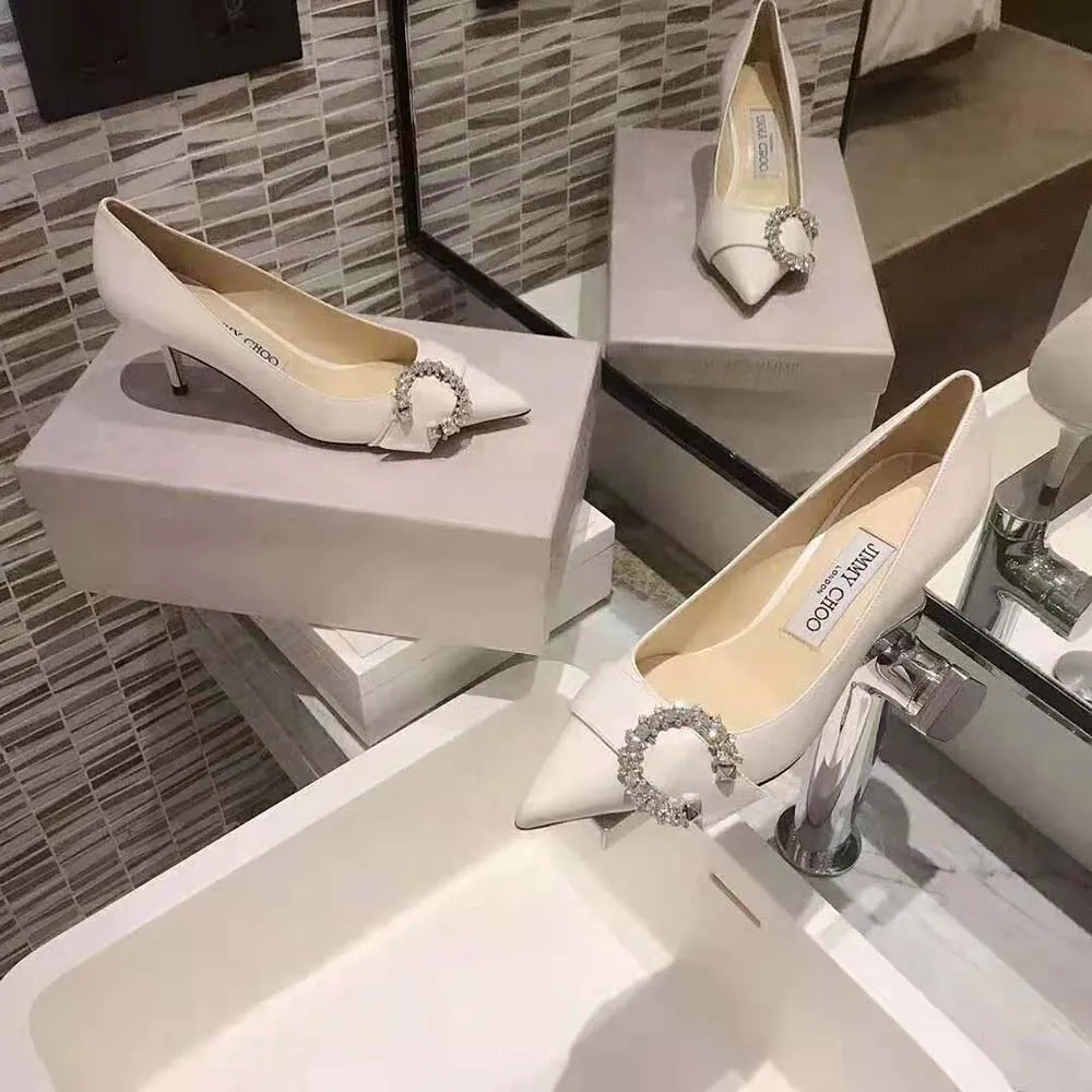 Jimmy Choo Zapatos de tacón Saresa 65 Latte de piel de napa con adornos de cristal para mujer