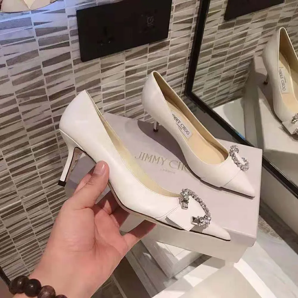 Jimmy Choo Zapatos de tacón Saresa 65 Latte de piel de napa con adornos de cristal para mujer