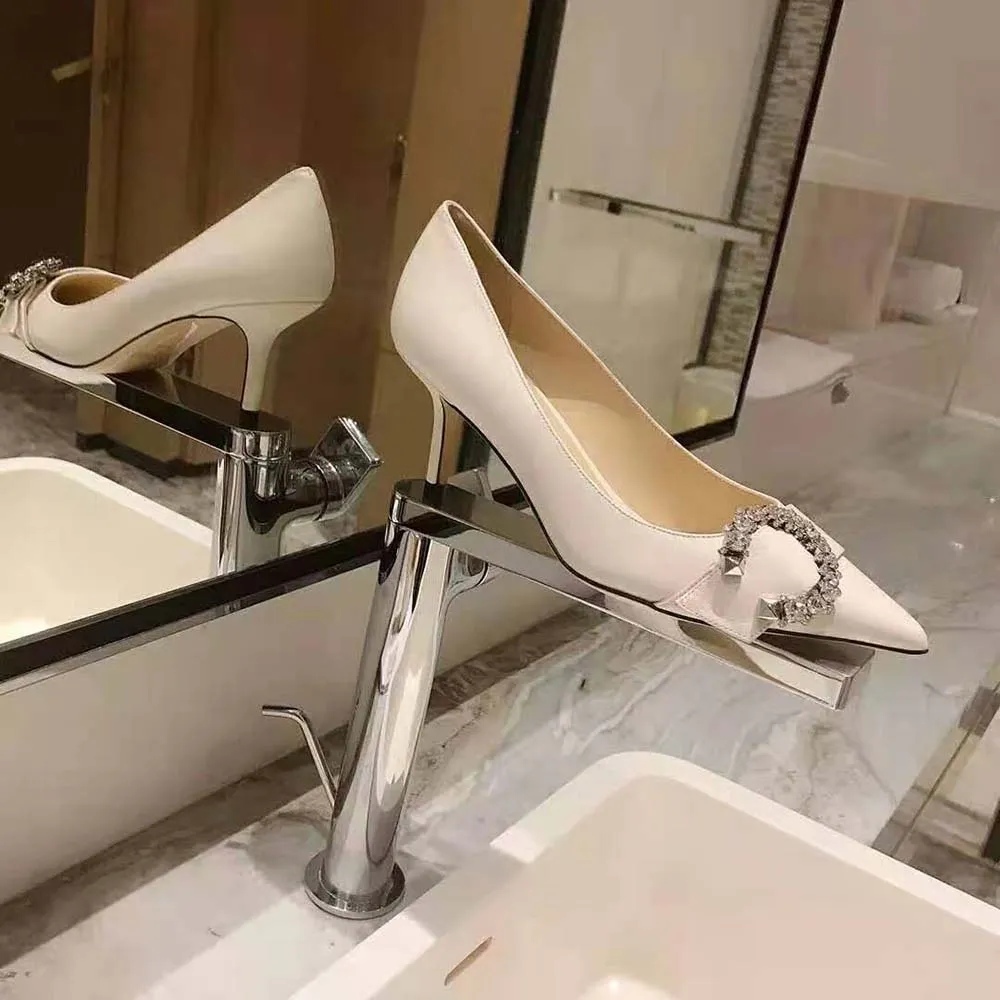 Jimmy Choo Zapatos de tacón Saresa 65 Latte de piel de napa con adornos de cristal para mujer