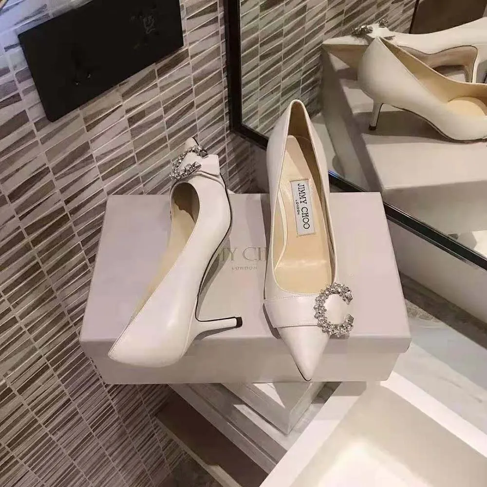 Jimmy Choo Zapatos de tacón Saresa 65 Latte de piel de napa con adornos de cristal para mujer