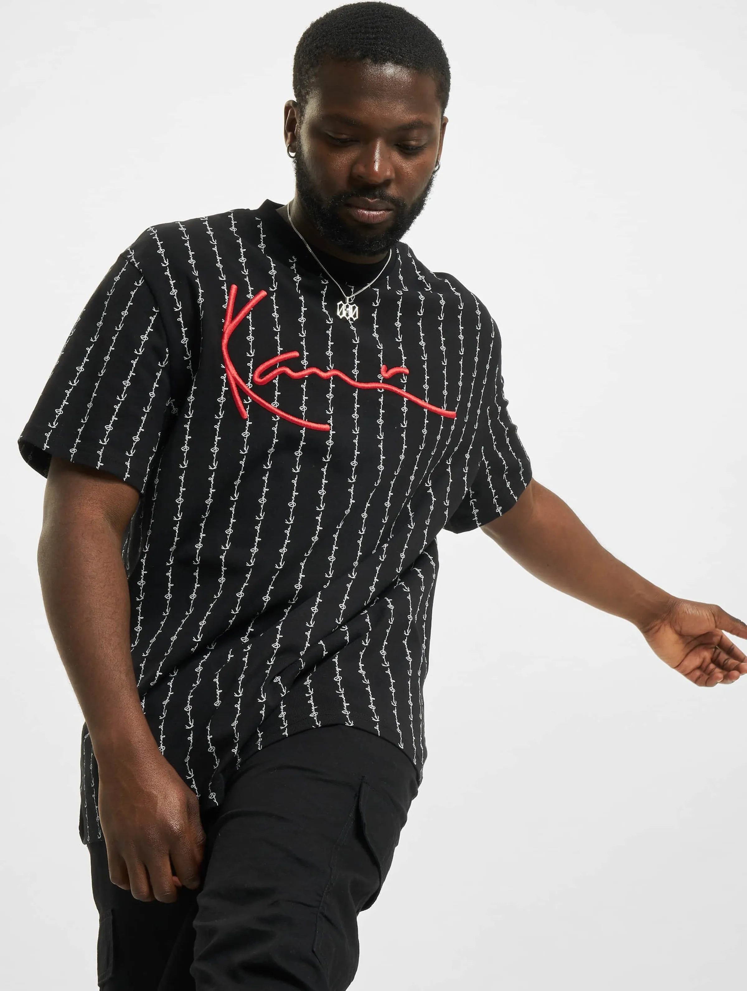 KKMQ12130BLK Signature Logo Pinstripe Tee