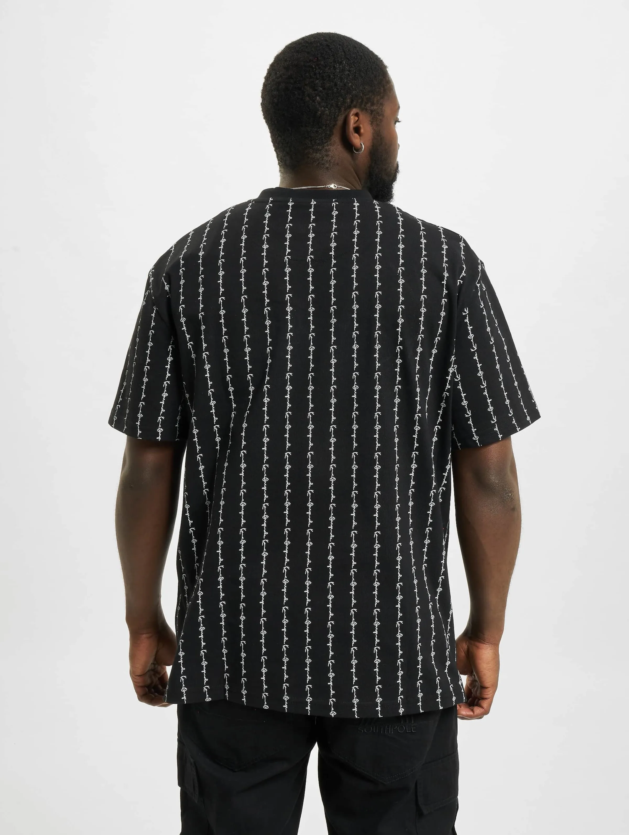 KKMQ12130BLK Signature Logo Pinstripe Tee