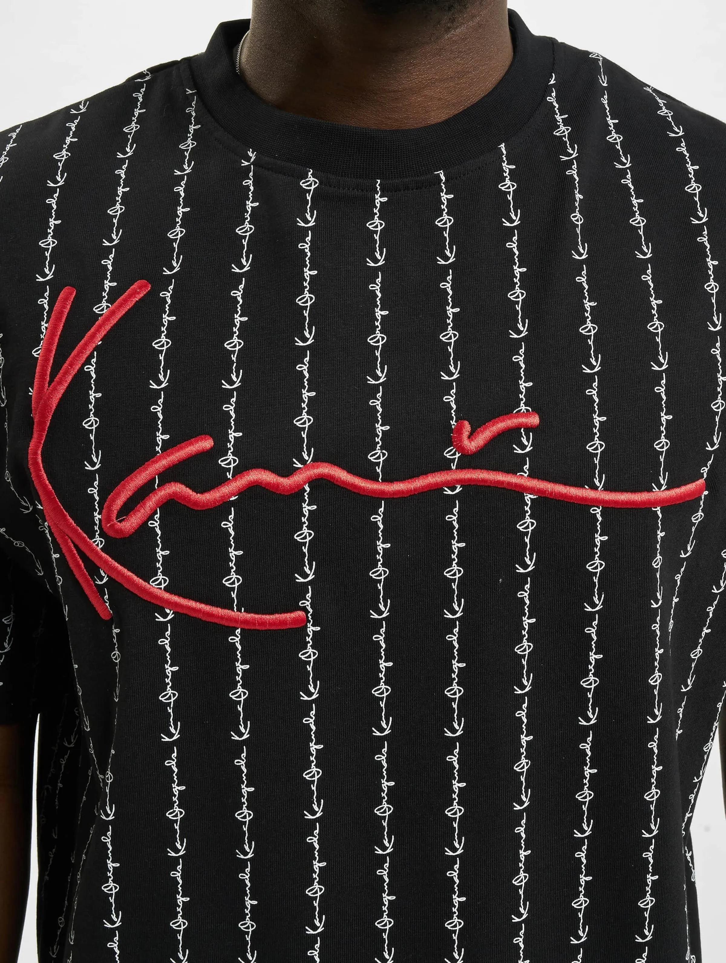 KKMQ12130BLK Signature Logo Pinstripe Tee