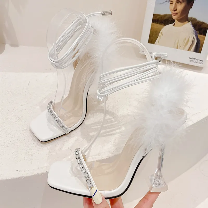 Liyke Nuevo diseño Sandalias de mujer Crystal Fashion Fuzzy Feather Summer Tisos Transparentes High Party Banquete Zapatos Blanc