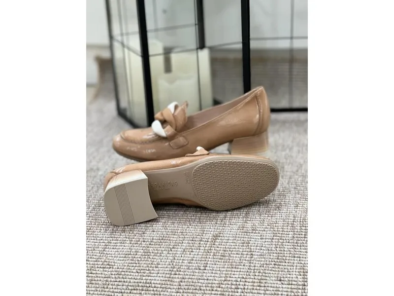 MOCASÍN CON TACÓN ETNA HV232482 HISPANITAS EN COLOR BEIGE