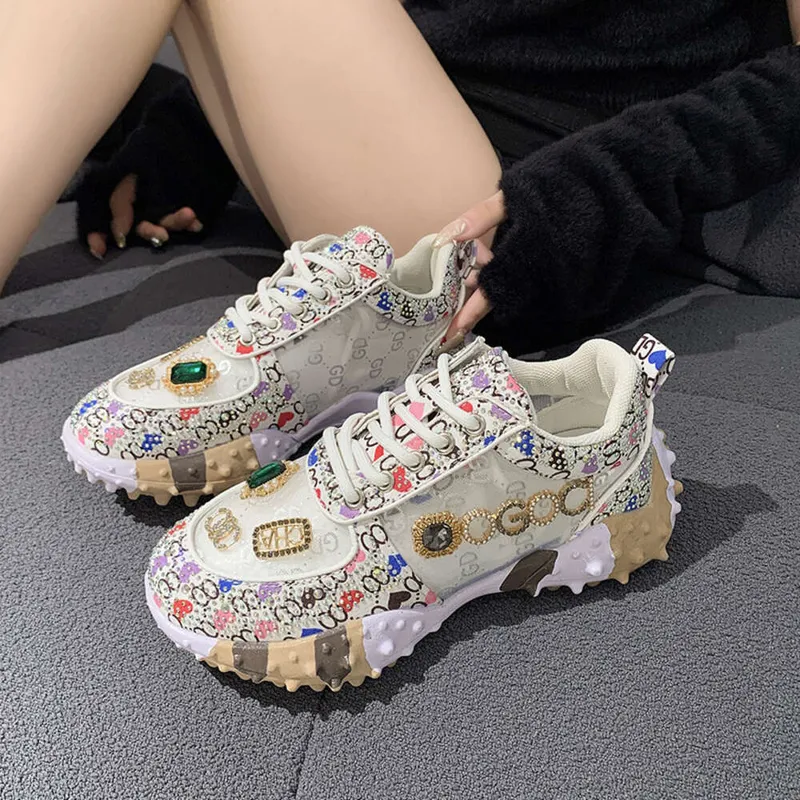Mujeres durianas de corte bajo 2024 Nuevo zapato único para un solo zapato con incrustaciones de diamantes, papá para zapatos de