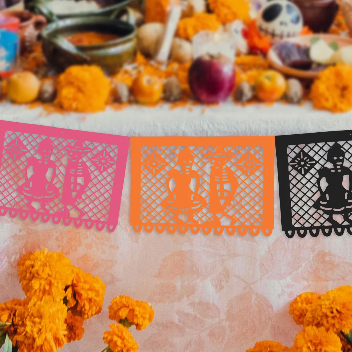 Papel Picado Festivo con Diseo de Día de Muertos