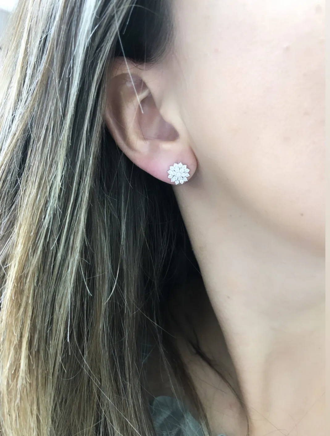 *Pendientes dormilonas de Plata con zirconitas blancas